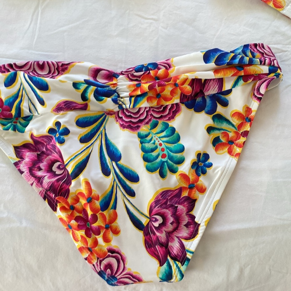 LaBlanca Floral Bikini - Picture 4 of 7